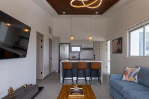 Stylish Oasis Retreat with Modern Amenities & Scenic Views