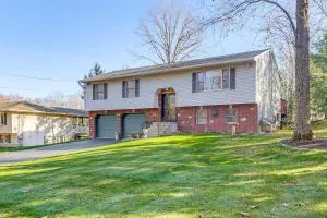 Pool, Deck and Grill Spacious Apt in Naugatuck! - Meriden