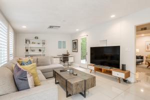 Refined Stagecoach Stay 1 Mi to Dtwn Palm Springs!