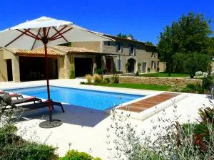Authentique ferme avec piscine Eyguieres LS1-195 - Lamanon