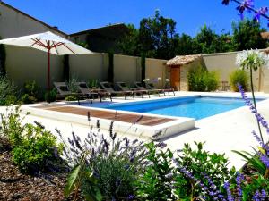 Authentique ferme avec piscine Eyguieres LS1-195