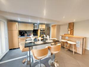 Le Grand T4 - Wifi, Parking, Clim