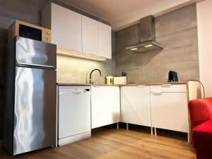 Modern apartment, heated pool & 2 terraces