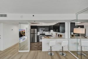 Luxury Ocean View Condo with Beach Service 1521