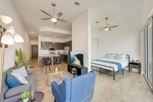Sleek loft style 2BR I Gym I Parking I Workspace