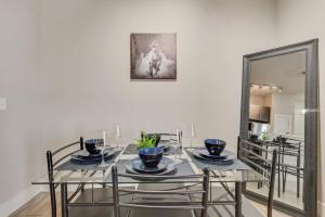 Nice 2BR I Pool I Gym I Free Parking I Workspace