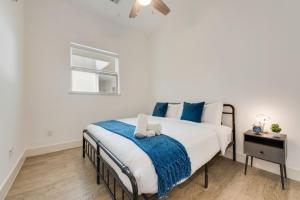 Sleek loft style 2BR I Gym I Parking I Workspace