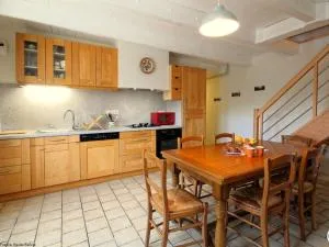 Maison rénovée avec jardin et vélo, proche nature - FR-1-583-238 - Gourgeon