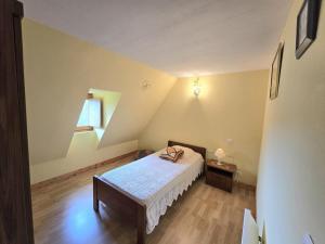 Maisons de vacances Maison Perigourdine Authentique avec Piscine et Wifi - FR-1-616-418 : photos des chambres