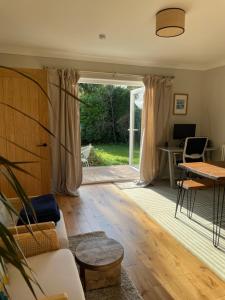 Palms - spacious, 3 bedroom, pet friendly, family holiday home