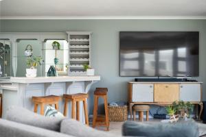 Beachfront Villa Sea Breeze Hout Bay Cape Town