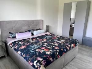 Modern apartment close to Tram and Airport, free parking