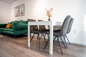 THE PLACE, Self check-in