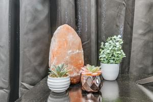 7 Mi to Ocean Myrtle Beach Condo with Deck