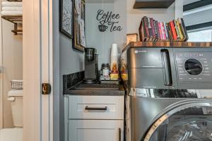 7 Mi to Ocean Myrtle Beach Condo with Deck