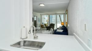 LaPlaya 104E Perfectly located near the path to the beach just steps from the pool