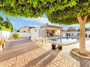PMT26 - Large Villa, with private garden and pool