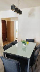 Apartamento en última planta 4 recien reformado en Playa La Colonia con Ascensor