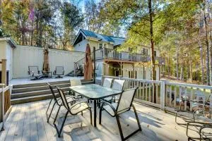 Waterfront Martin Home with Fire Pit and Large Deck - Toccoa