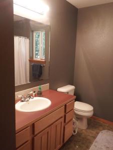 Chalet-style cabin near Mt. Rainier and Crystal