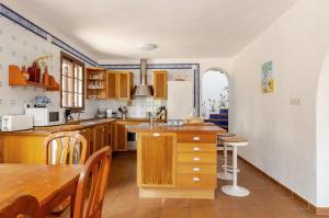 Preciosa villa con vistas al mar y al atardecer y piscina privada