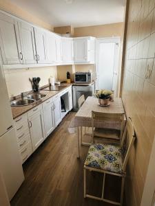 Apartamento en última planta 4 recien reformado en Playa La Colonia con Ascensor