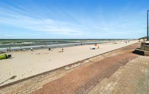 Cozy Apartment In Bray-Dunes With Wifi