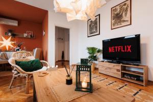 Sunny Apartments with Terrace & River View Old Town