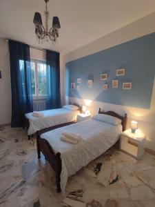 Casa De with parking near the center