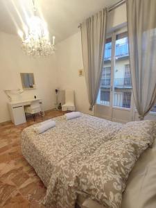 Casa De with parking near the center