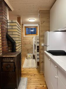 Traditional lakeside cottage