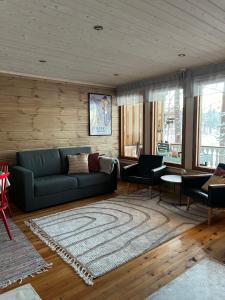 Traditional lakeside cottage