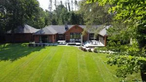 Haliburton Post House - Minden