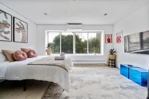 Chinatown Essential 2 Bedroom 900 square feet - Chinatown