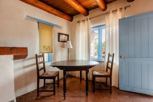 Casita Azul, Historic and Cozy Santa Fe Adobe