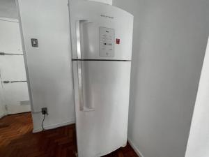 Excelente cobertura inteira com vista a Favela para grupos o familias