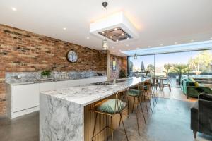 Nutkin Barn - Unique property in West Sussex