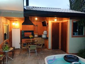 Casa com piscina Ingleses do Rio Vermelho