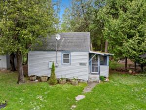 Sunset Shores - Tiger Lily Cabin #5 by Simple Life Rentals - 3hvězdičkové hotely ve městě Baileys Harbor