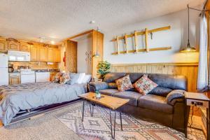 2 Mi to Granby Ranch: Dog-Friendly Studio!