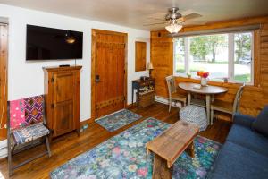 Collings Summer House by Simple Life Rentals