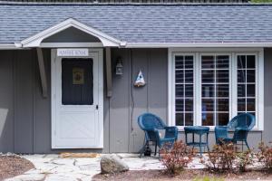 Collings Summer House by Simple Life Rentals