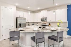 Sophisticated 6 Bdrm Villa with Movie Room at Encore