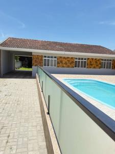 Casa com Piscina em Pontal do Sul