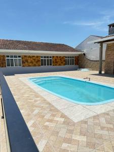 Casa com Piscina em Pontal do Sul