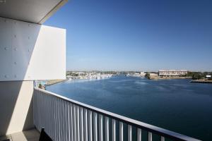 Portside on Honeysuckle