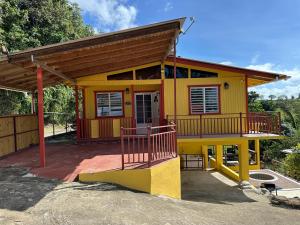 La Casita Amarilla en Utuado, Puerto Rico