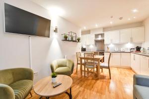 Delightful Tower Bridge Apartment Sleeps 6