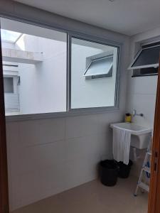Lindo apartamento na praia do morro com vista para o mar, espaçoso, prédio novinho