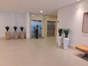 Lindo apartamento na praia do morro com vista para o mar, espaçoso, prédio novinho